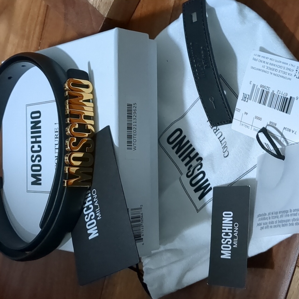 Moschino Slim Leather Adjustable Logo Buckle Size Large + Dust Bag New in Box ❤️